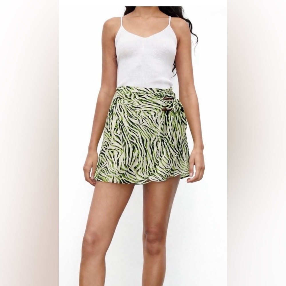 🦓💚Zara Green Zebra Print Faux Wrap Mini Skirt. SZ XS💚🦓NWOT